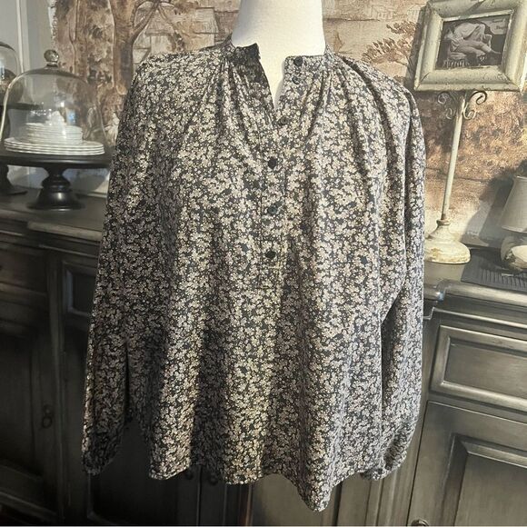 Floral Button-Up Women's Top by Universal Thread size M - Picture 2 of 6